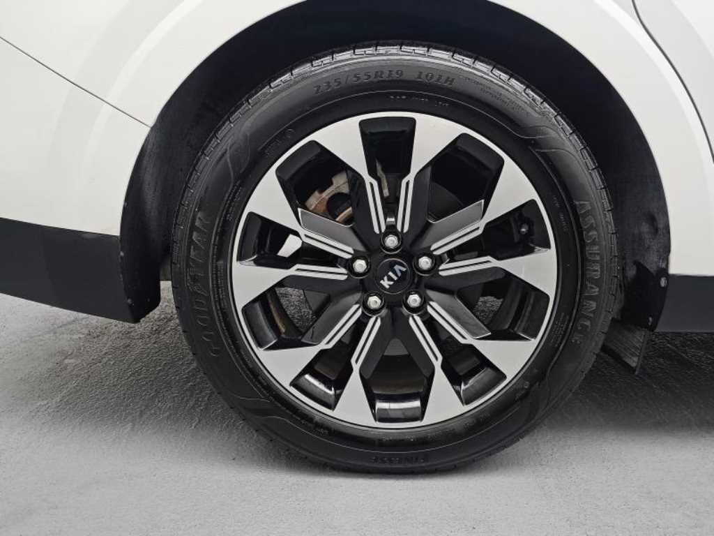 KIA Carnival - Vista 5