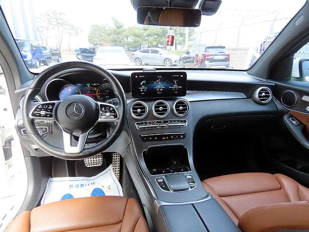 Mercedes Benz GLC Class - Vista 7