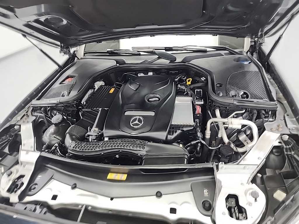 Mercedes Benz E class - Vista 5