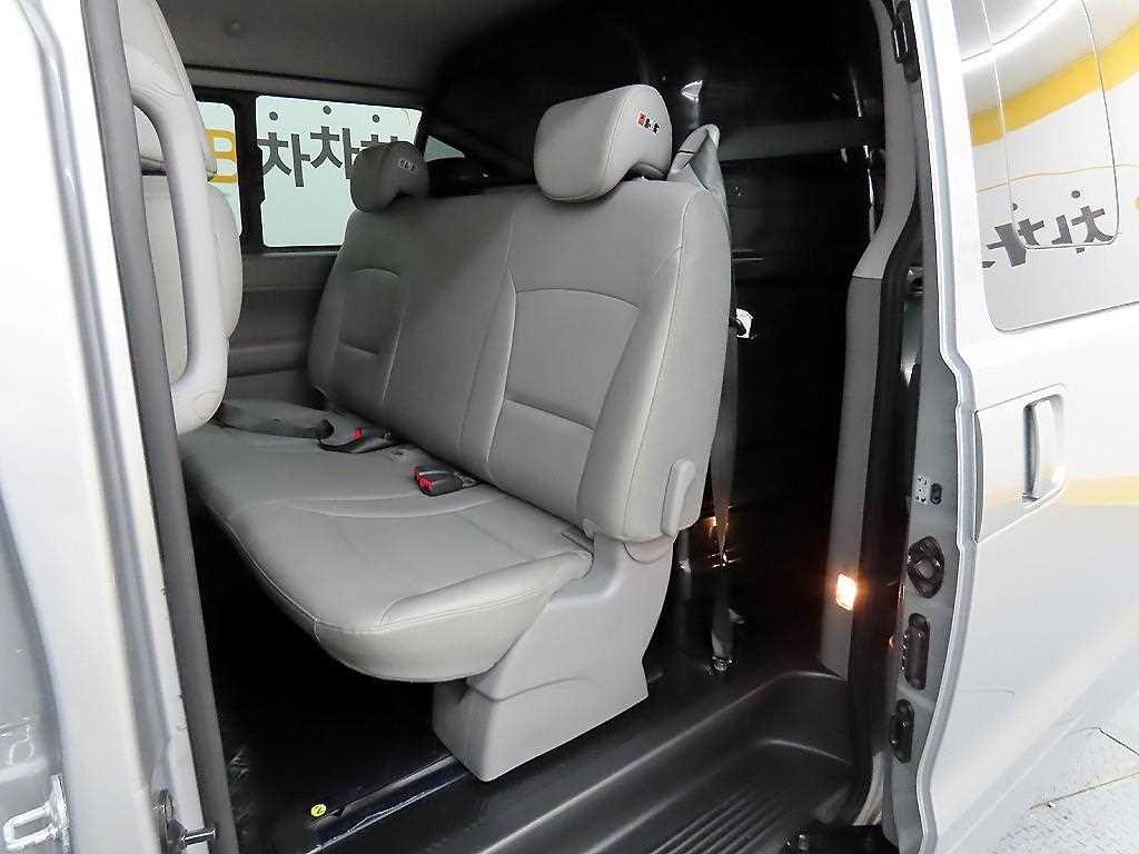 HYUNDAI Starex - Vista 6