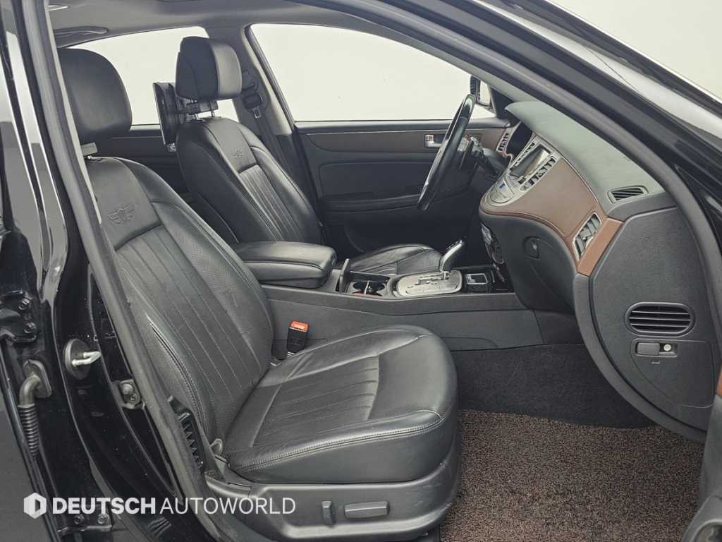 HYUNDAI Genesis - Vista 10