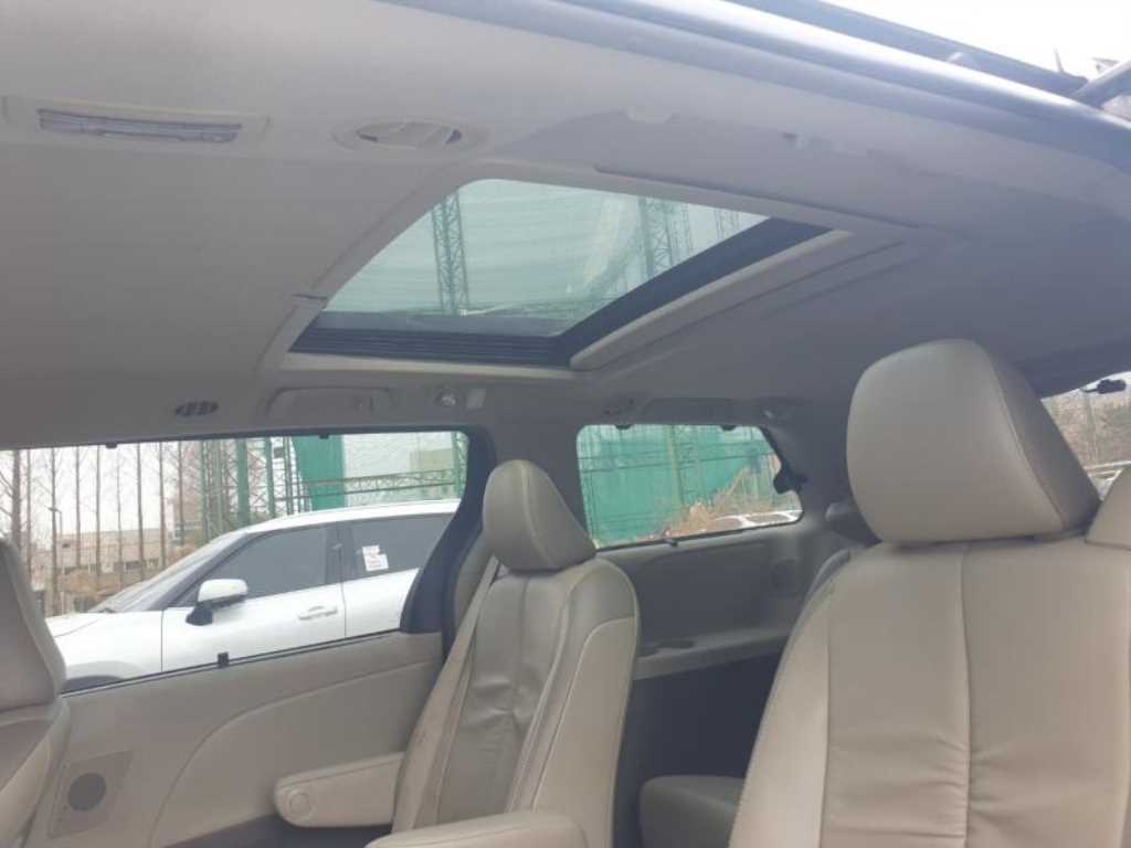 Toyota Siena - Vista 8