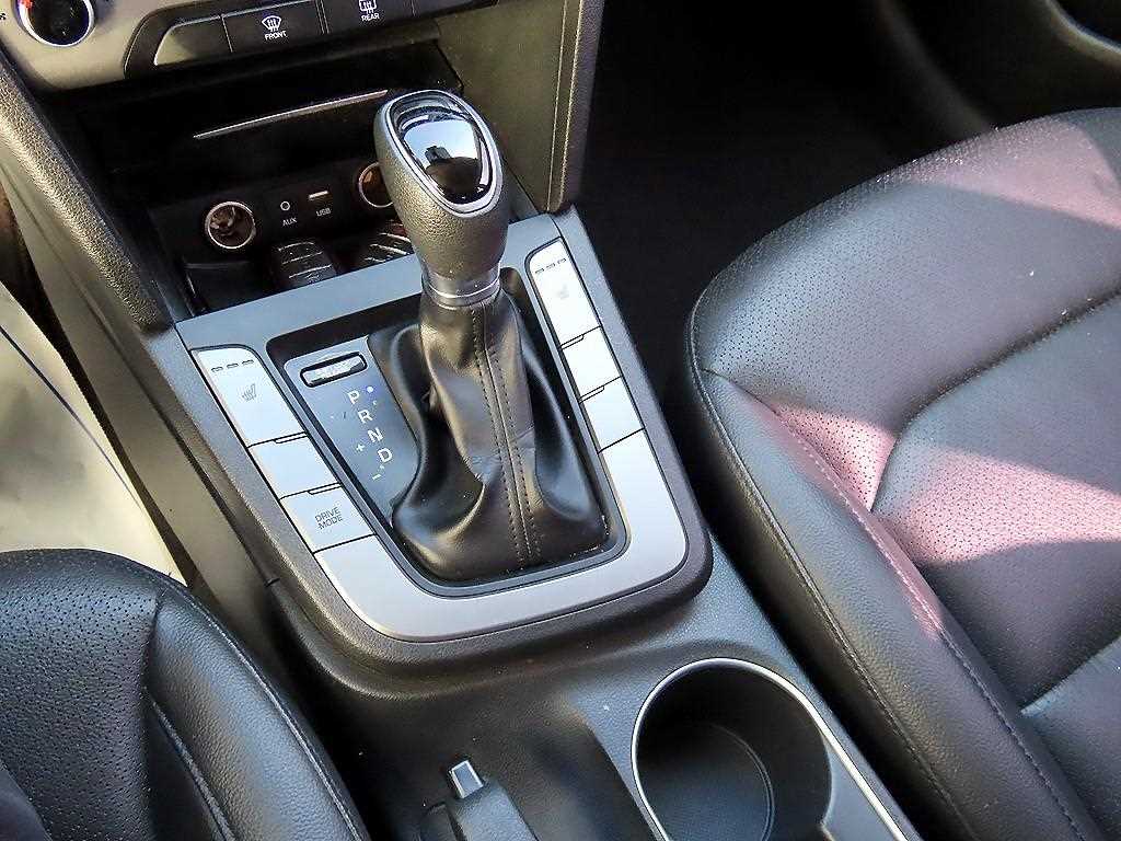 HYUNDAI Avante - Vista 10