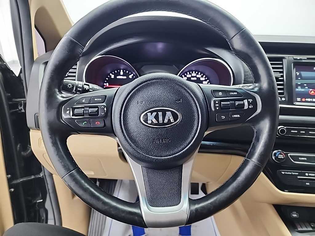 KIA Carnival - Vista 9