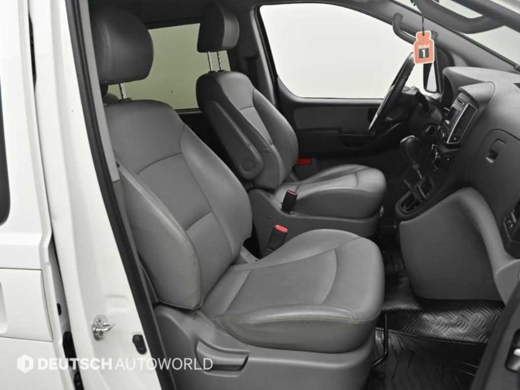 HYUNDAI Starex - Vista 10