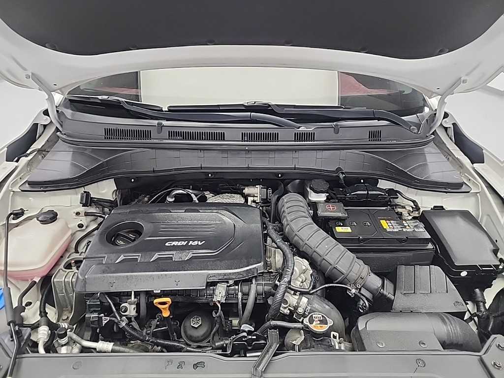 HYUNDAI Kona - Vista 5