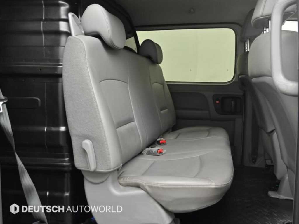 HYUNDAI Starex - Vista 12