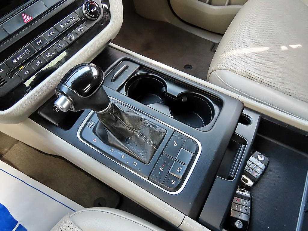 KIA Carnival - Vista 11