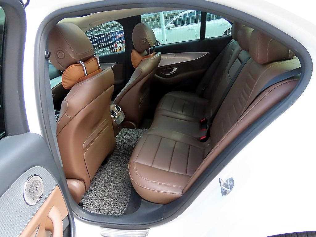 Mercedes Benz E class - Vista 6