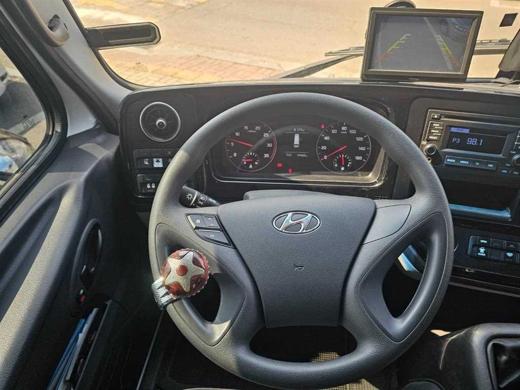 medium and large bus Hyundai bus - Vista 9