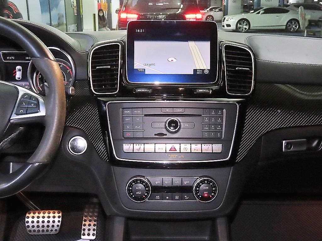 Mercedes Benz GLE Class - Vista 11