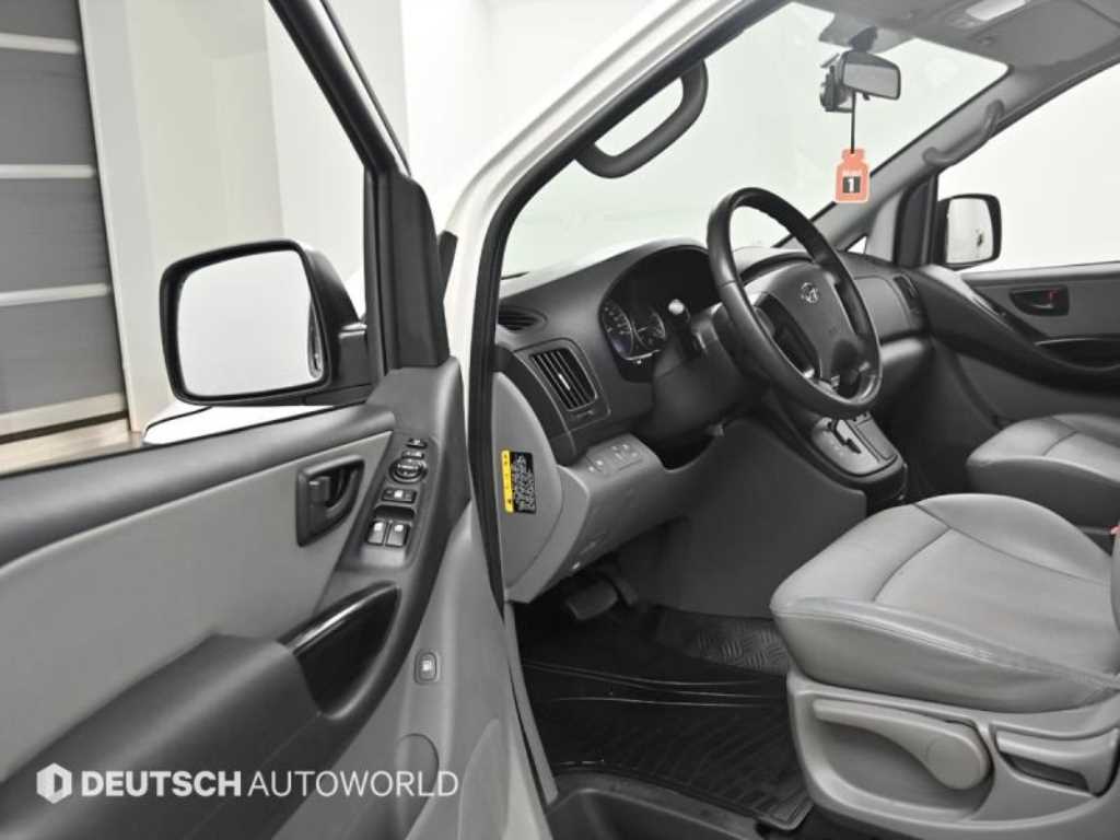 HYUNDAI Starex - Vista 11