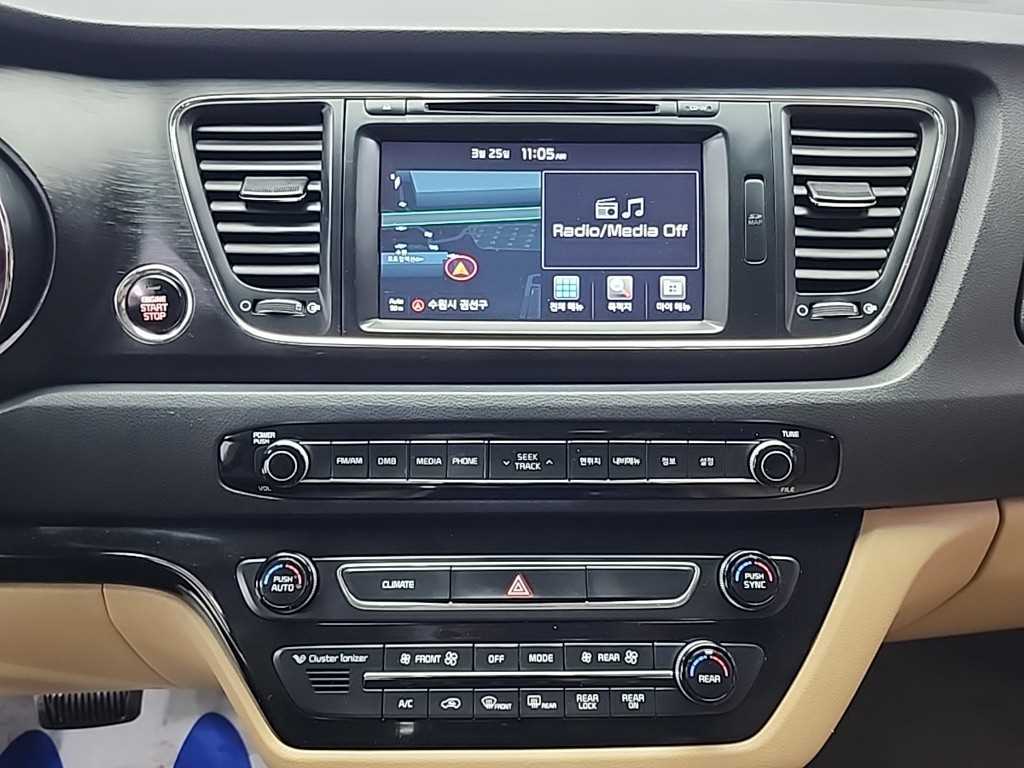 KIA Carnival - Vista 10