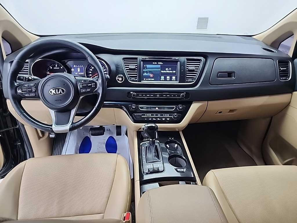 KIA Carnival - Vista 7