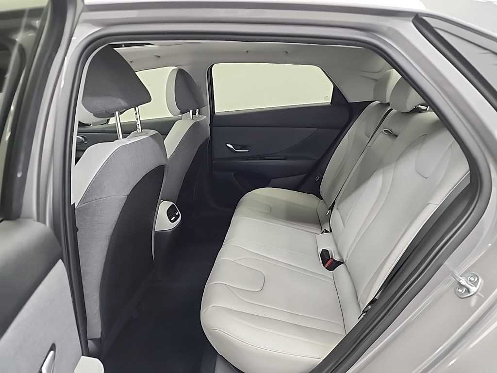 HYUNDAI Avante - Vista 12