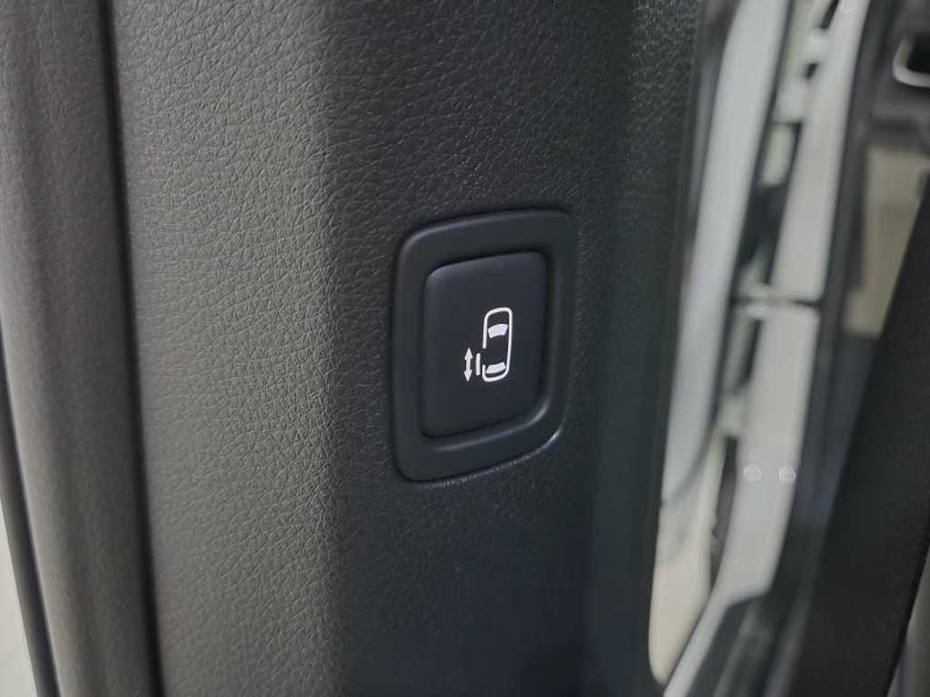 KIA Carnival - Vista 10