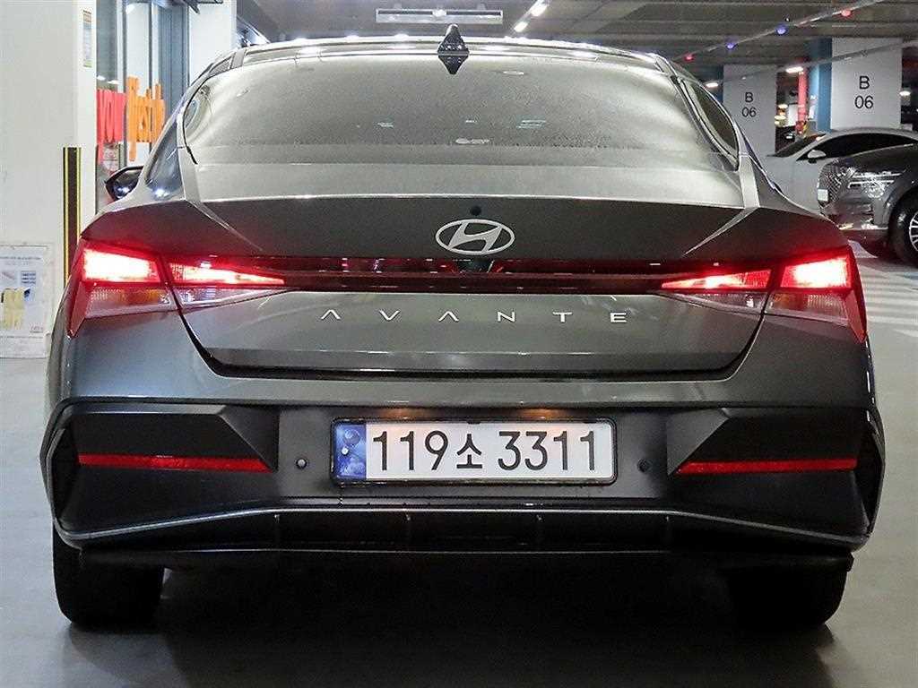 HYUNDAI Avante - Vista 5