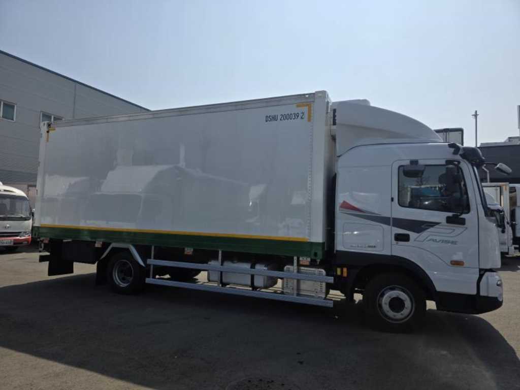 medium and large cargo truck - Vista 4