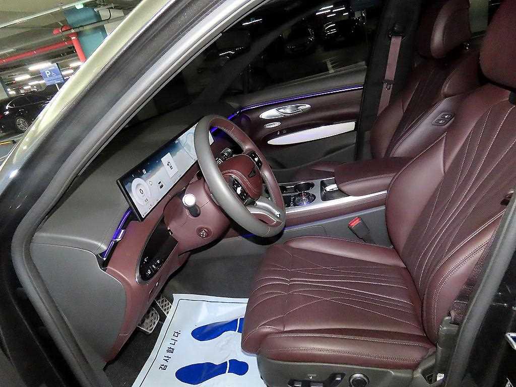 Genesis GV70 - Vista 6