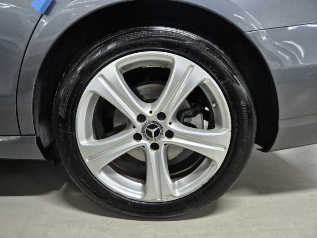 Mercedes Benz E class - Vista 6