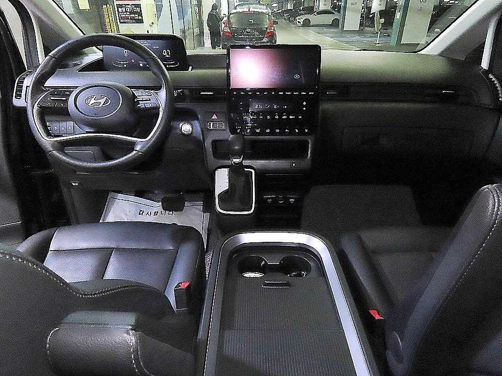 HYUNDAI Staria - Vista 10