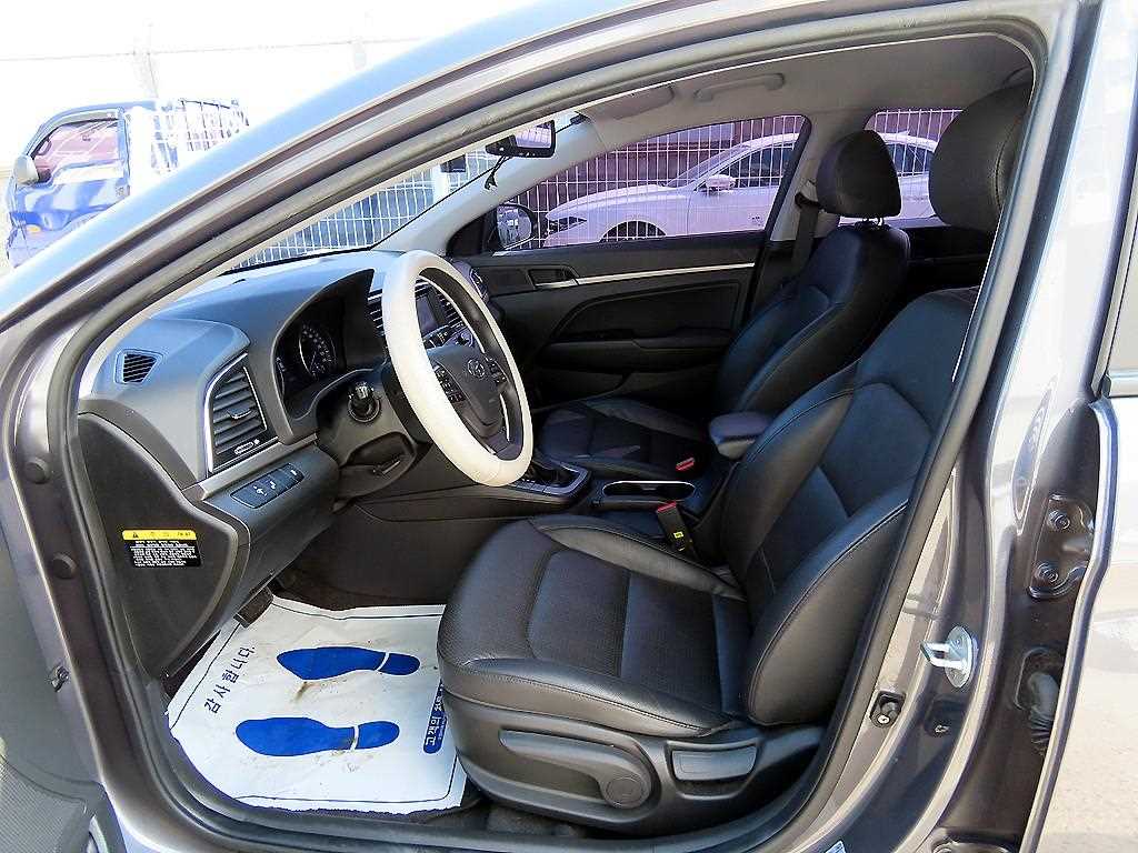 HYUNDAI Avante - Vista 5