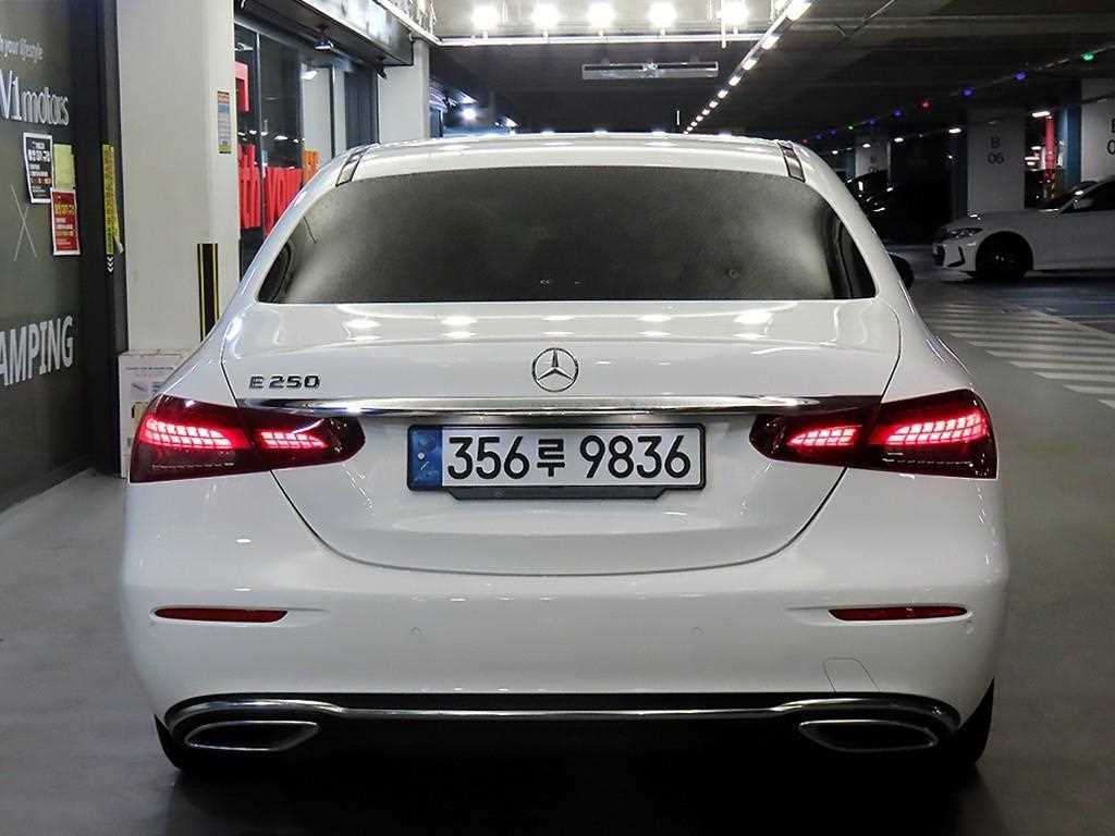 Mercedes Benz E class - Vista 5