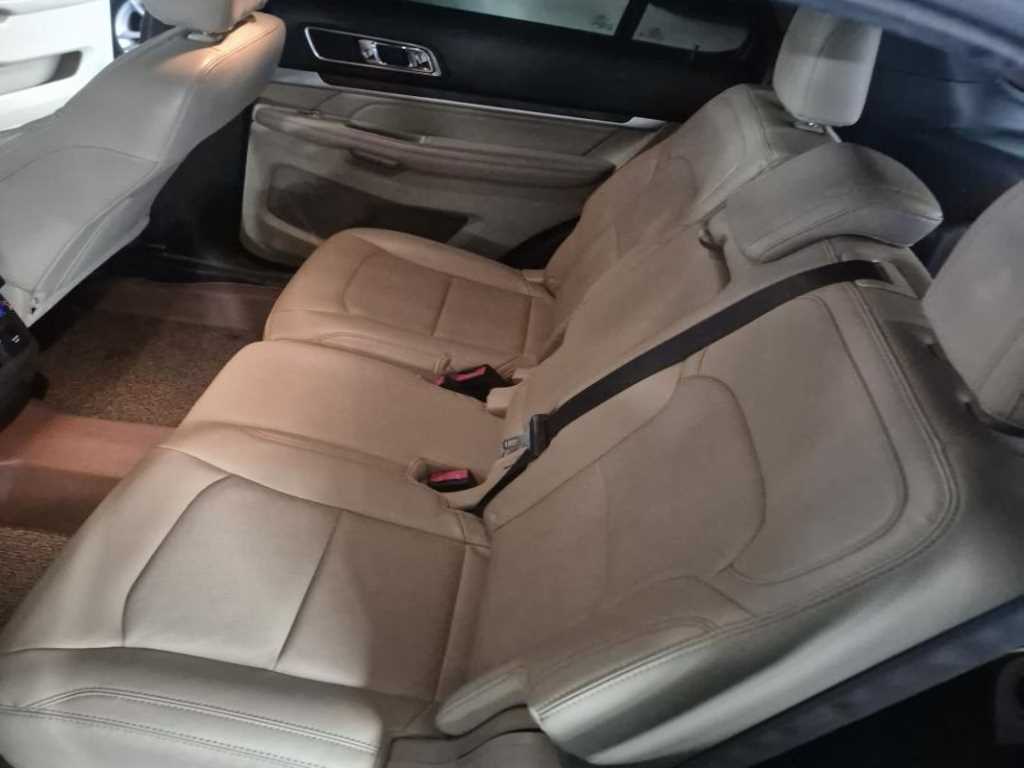 Ford Explorer - Vista 10