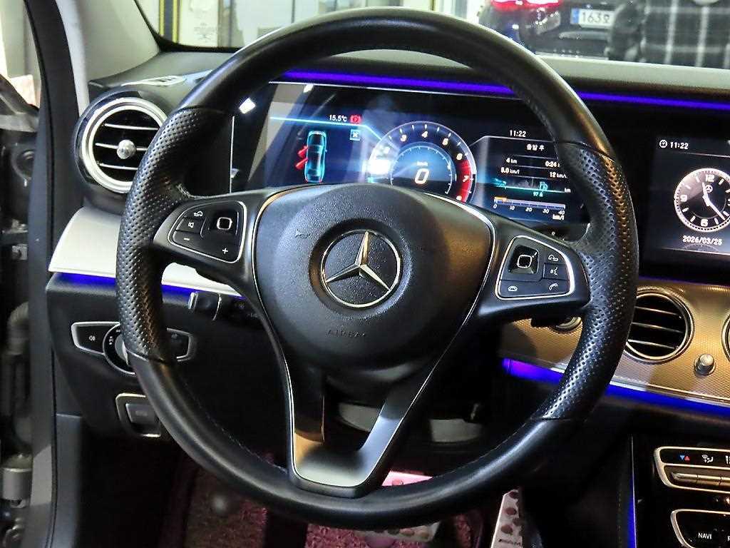 Mercedes Benz E class - Vista 8