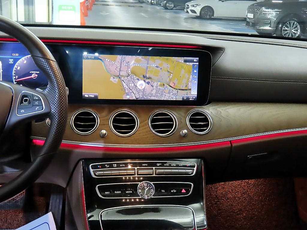 Mercedes Benz E class - Vista 11