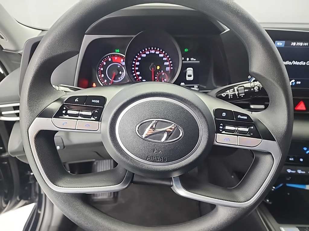 HYUNDAI Avante - Vista 9