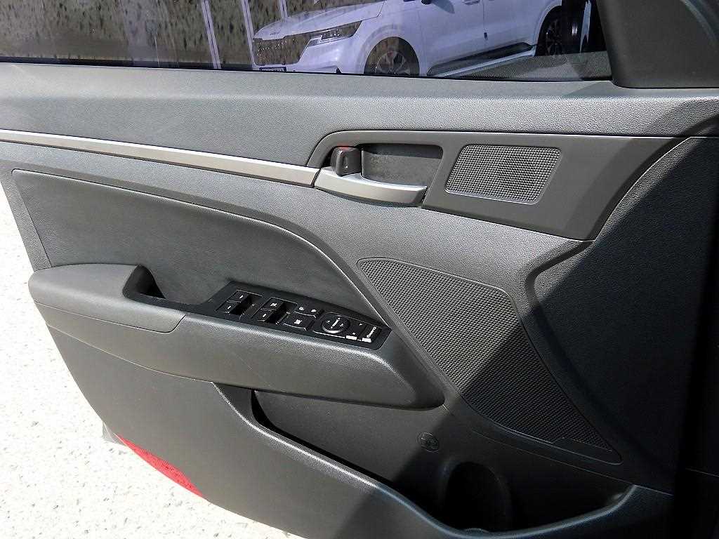 HYUNDAI Avante - Vista 11