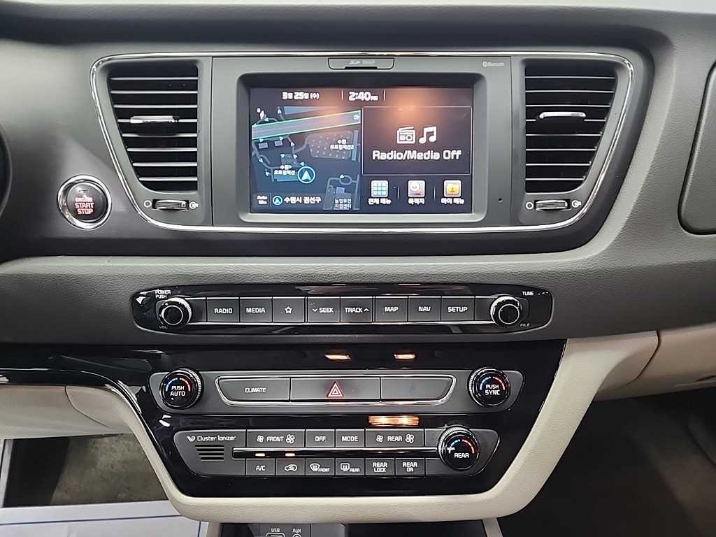 KIA Carnival - Vista 10