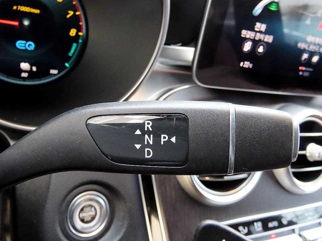 Mercedes Benz GLC Class - Vista 11