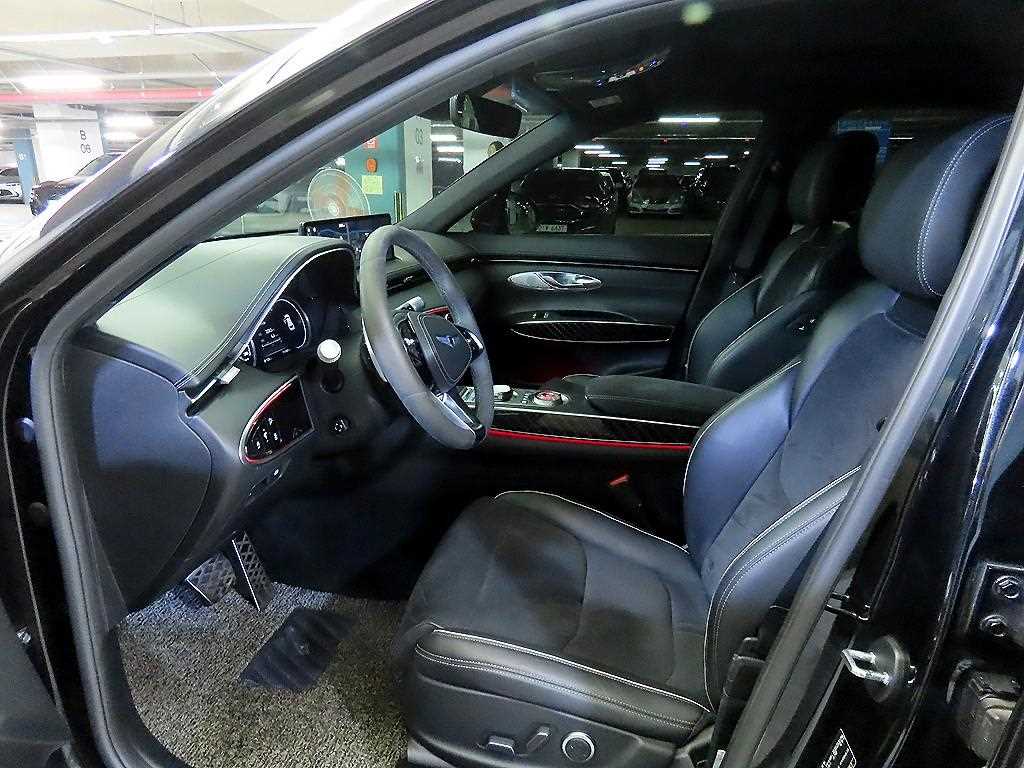 Genesis GV70 - Vista 6