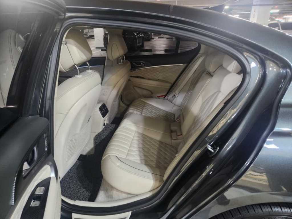 Genesis G70 - Vista 7