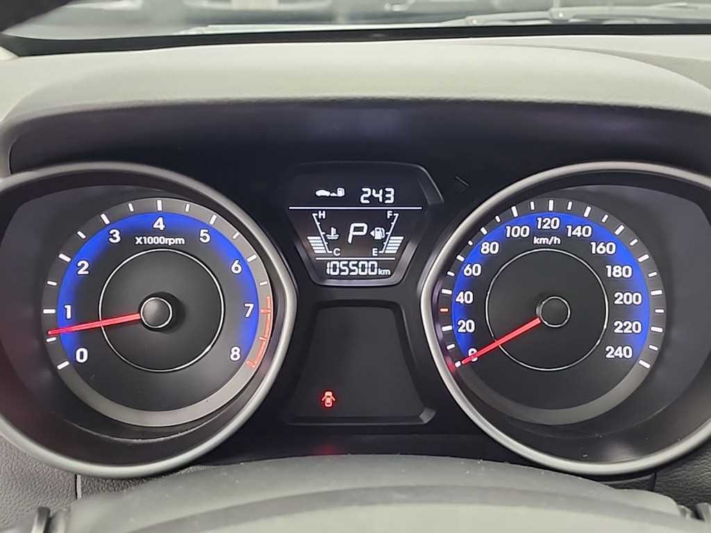 HYUNDAI Avante - Vista 6