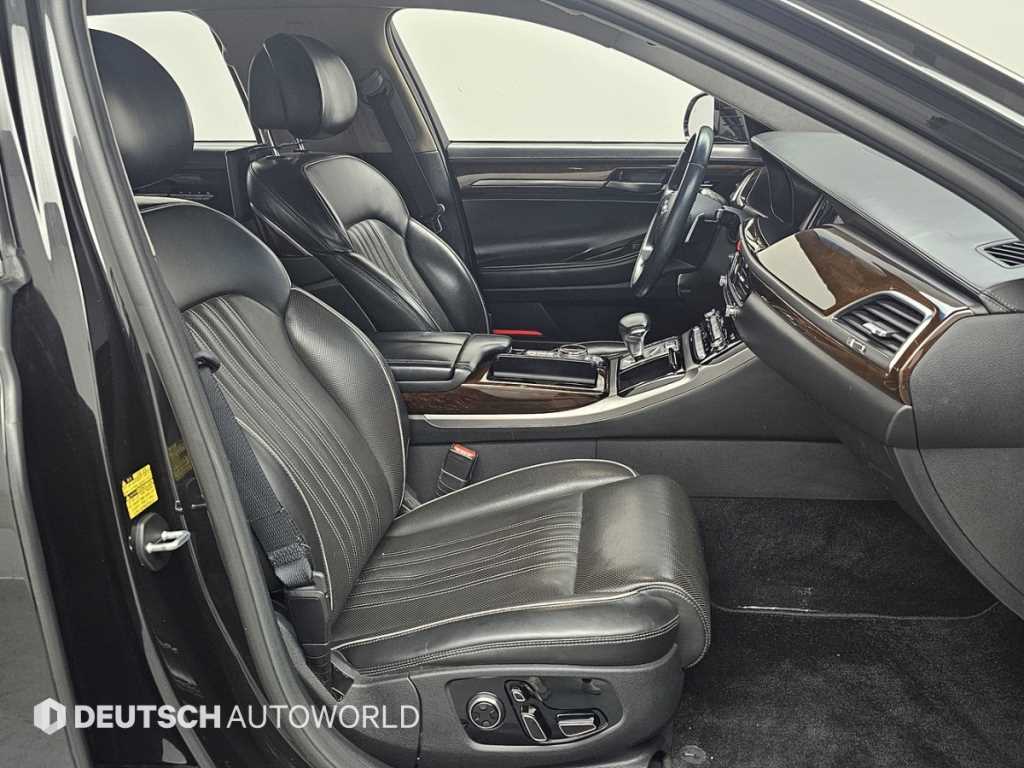 Genesis EQ900 - Vista 10