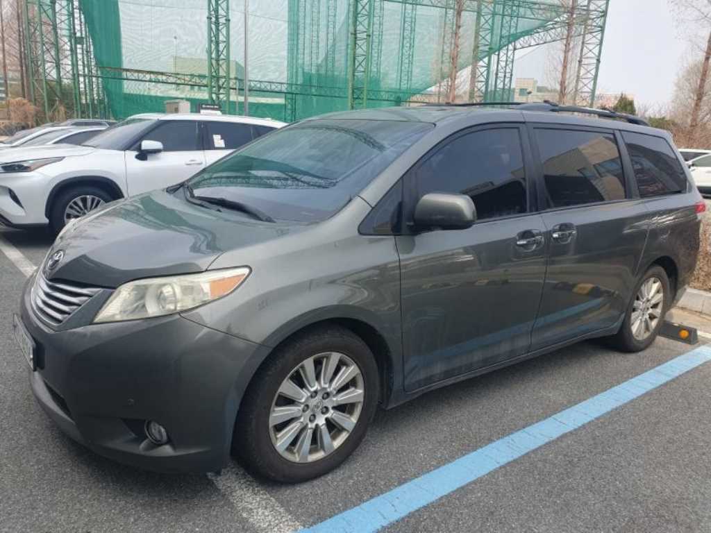 Toyota Siena - Vista 3