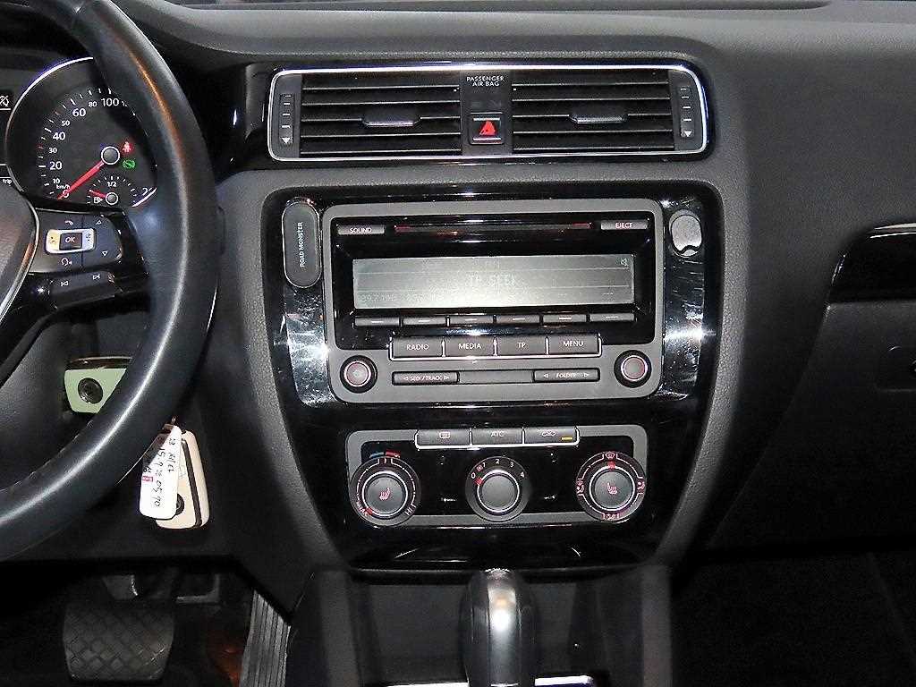 Volkswagen Jetta - Vista 11