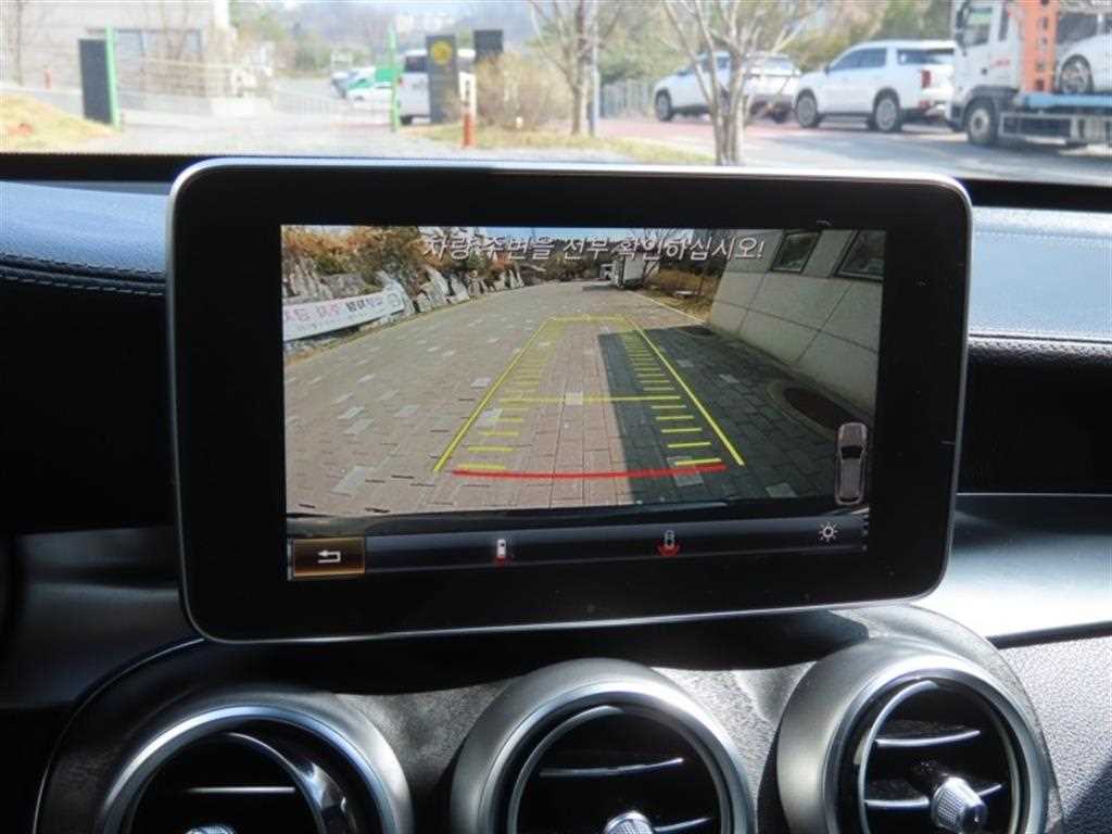 Mercedes Benz GLC Class - Vista 10