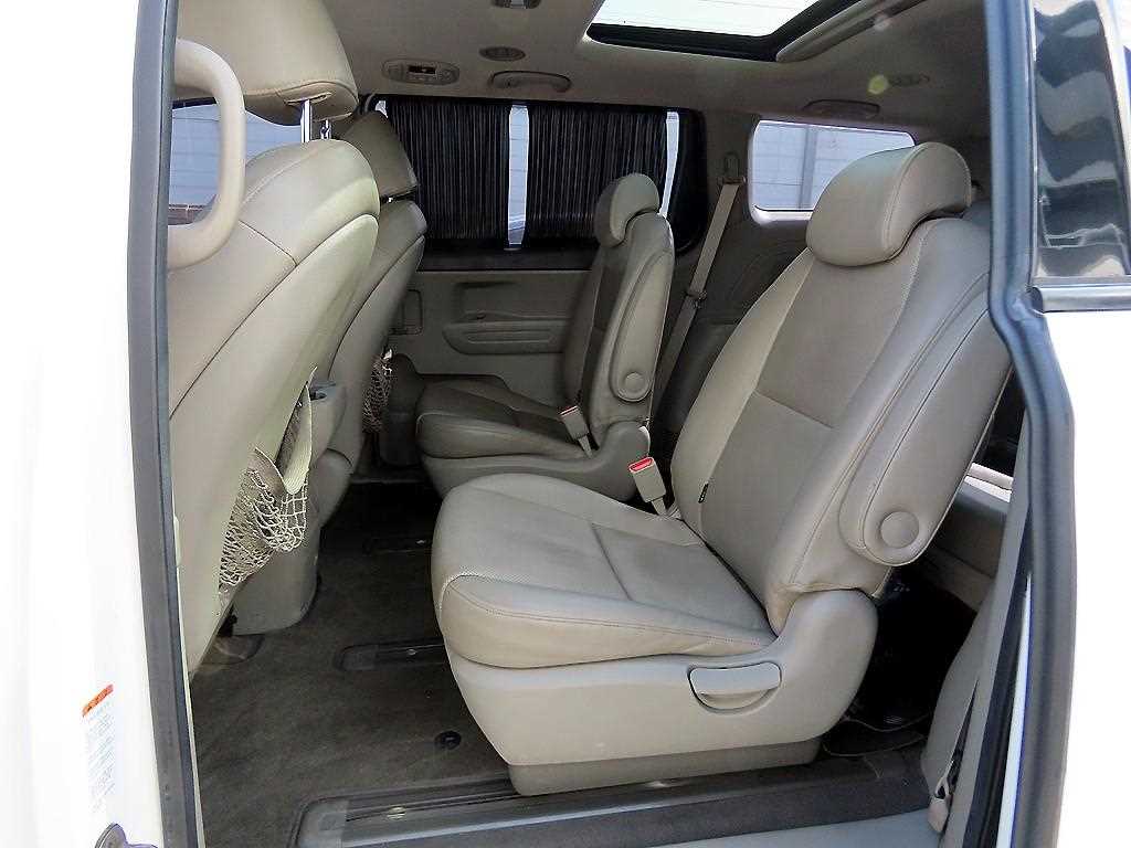 KIA Carnival - Vista 6