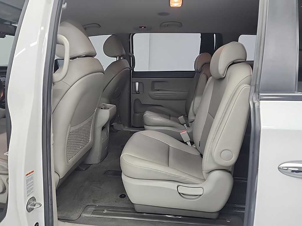 KIA Carnival - Vista 12