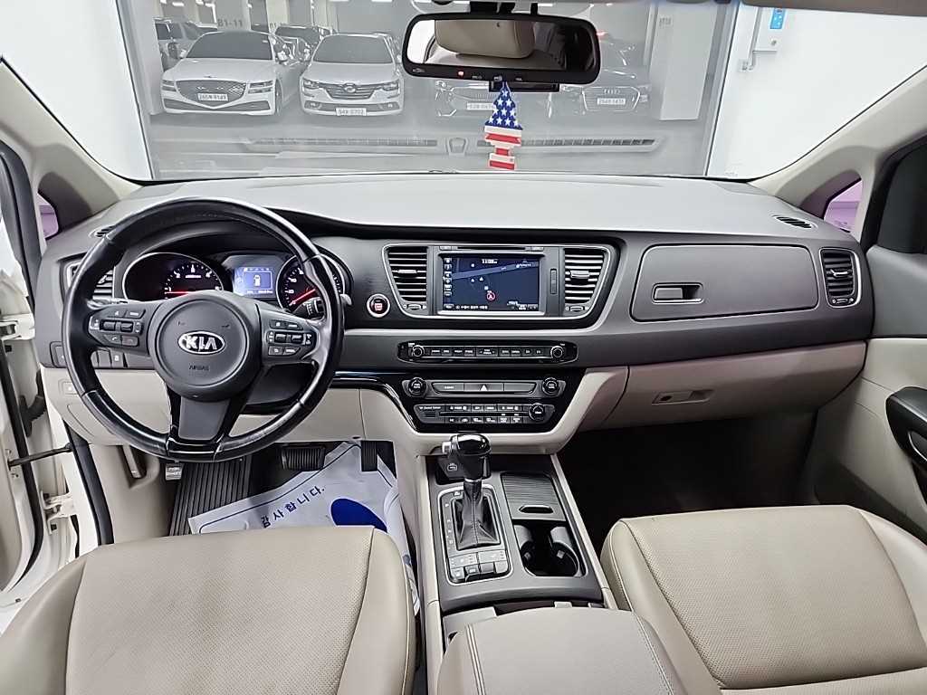 KIA Carnival - Vista 7