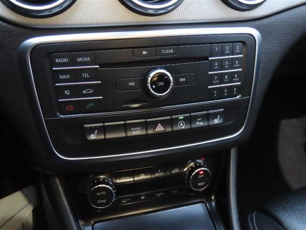 Mercedes Benz GLA Class - Vista 8