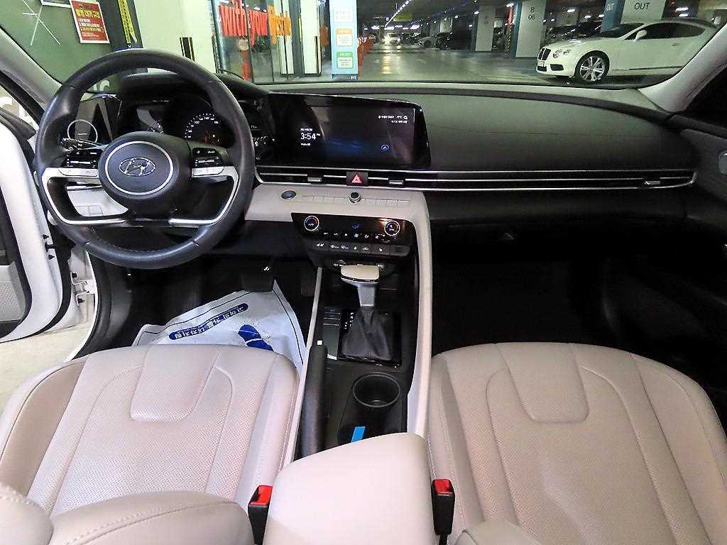 HYUNDAI Avante - Vista 10