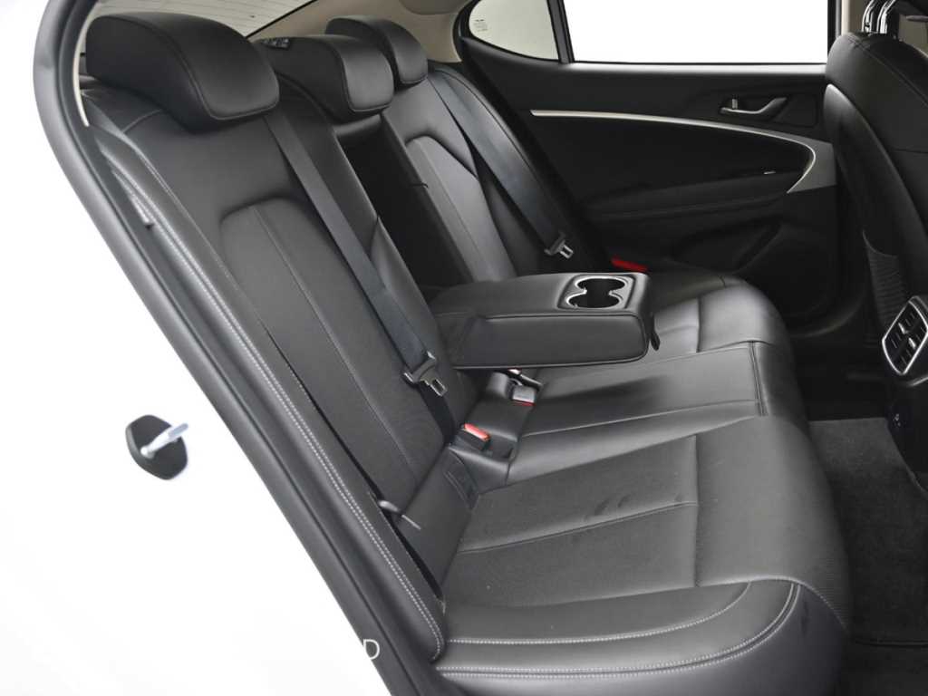 Genesis G70 - Vista 12