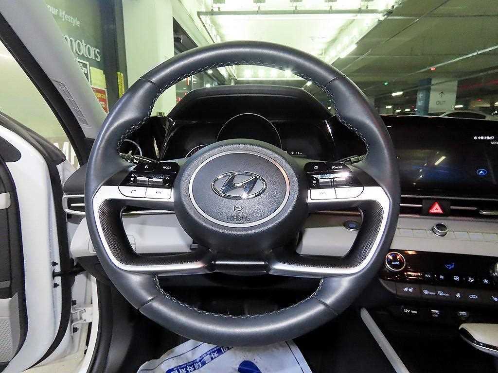 HYUNDAI Avante - Vista 8