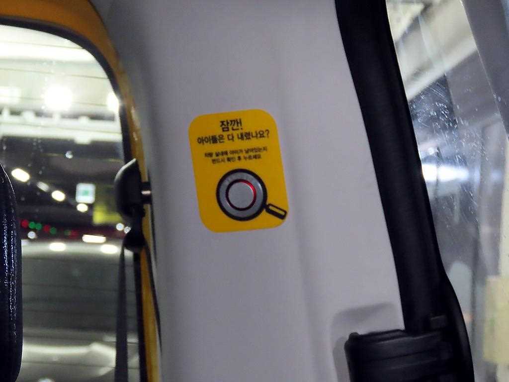 HYUNDAI Staria 2022 Amarillo - Importación desde Corea - HF Imports Iquique - Foto 14