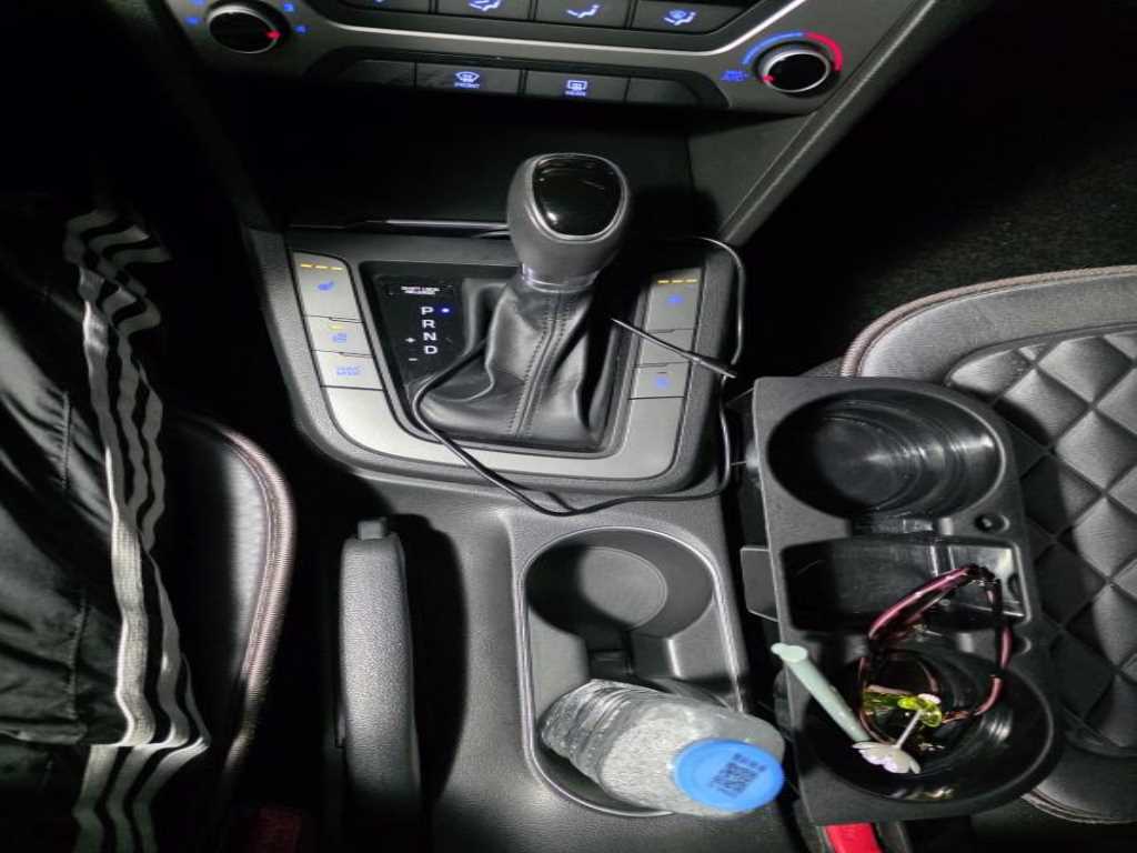 HYUNDAI Avante - Vista 8